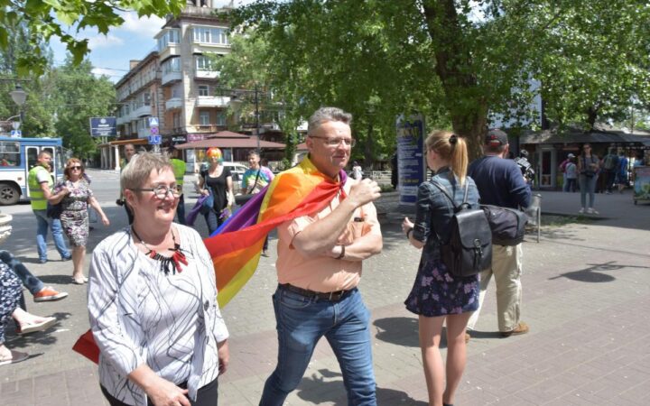 В Херсоне в ЛГБТ-марше принял участие сотрудник посольства Германии в Украине