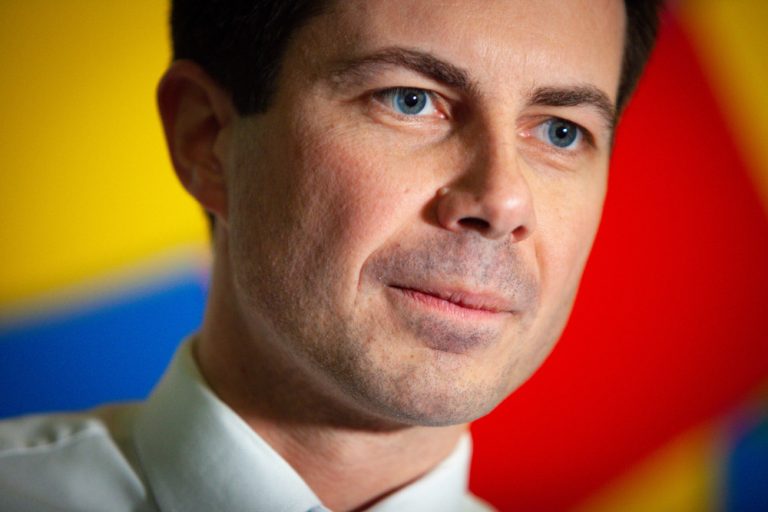 Активисты шокированы тем, что гей-кандидат в президенты США поддержал антипрививочников