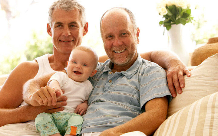 Однополые пары Великобритании все чаще используют ЭКО или суррогатное материнство