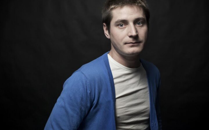 “Начал жизнь с нуля”. Единственный открыто рассказавший о пытках в Чечне гей – об иске в ЕСПЧ и политическом убежище