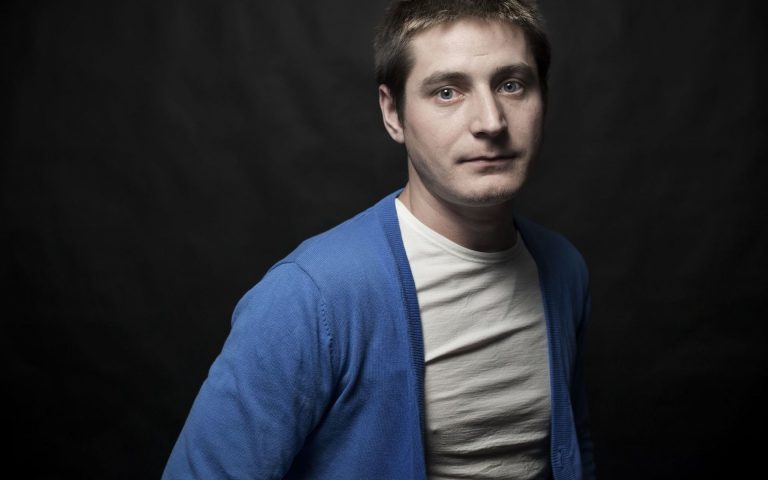 “Начал жизнь с нуля”. Единственный открыто рассказавший о пытках в Чечне гей – об иске в ЕСПЧ и политическом убежище