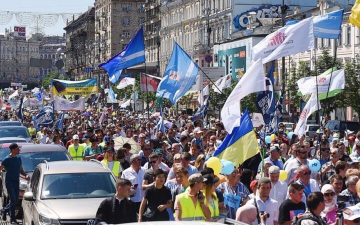 Шествие “в защиту прав детей и семей” в Киеве – фото