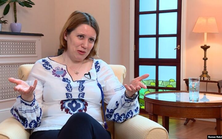 Посол Великобритании в Украине Джудит Гоф получила награду от ЛГБТ-сообщества