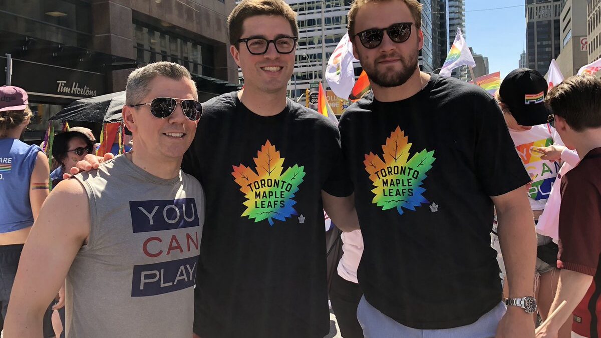 Два хоккеиста НХЛ приняли участие в Toronto Pride