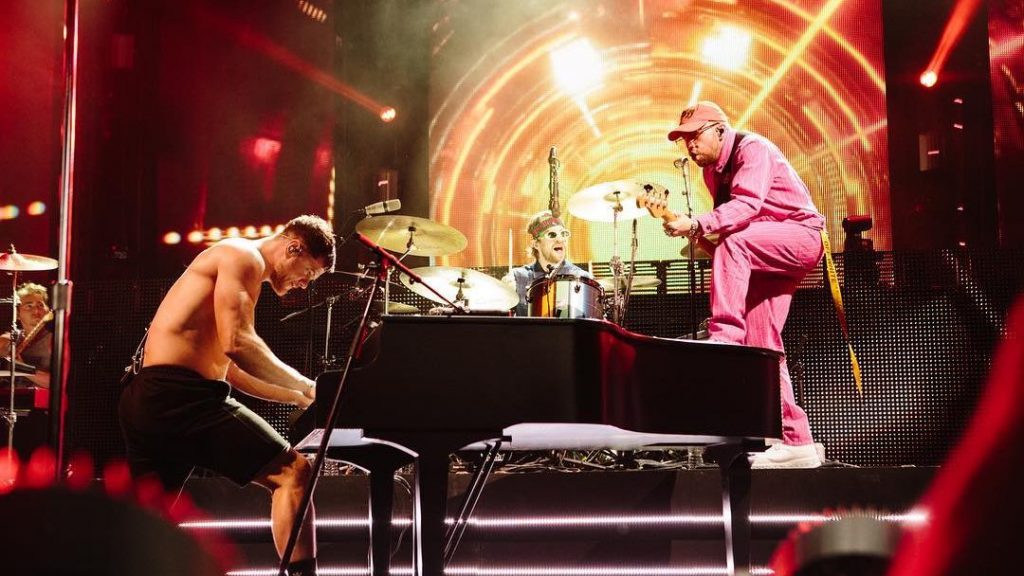 Солист Imagine Dragons заплакал во время своего концерта