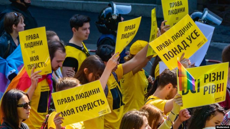 ЛГБТ +, наркополитика, оружие и секс-работа: что об этом говорят программы партий