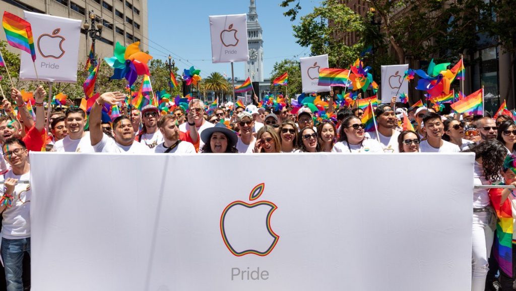 Apple вышла на ЛГБТ-прайд в Сан-Франциско