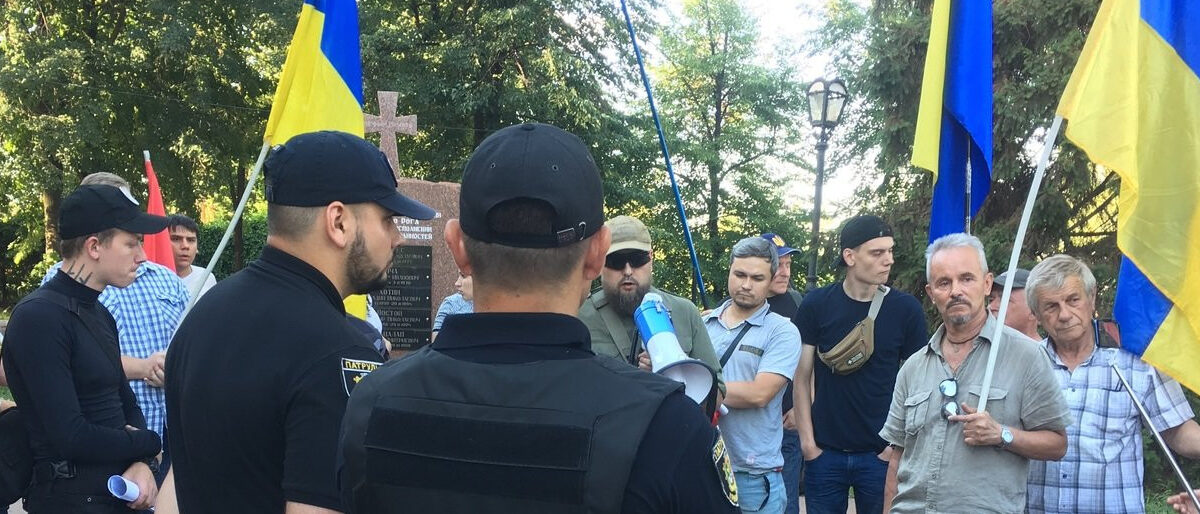 “Мы не делим на ЛГБТ, Правый сектор, Азов. Вы все – граждане Украины”: криворожские патрульные пообещали защищать всех