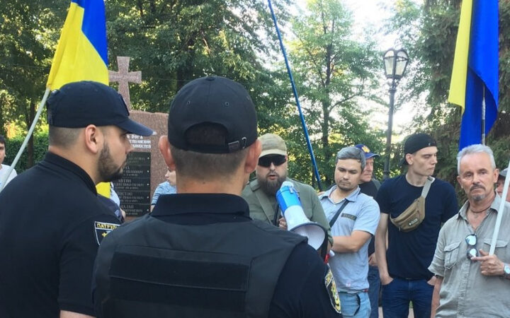 “Мы не делим на ЛГБТ, Правый сектор, Азов. Вы все – граждане Украины”: криворожские патрульные пообещали защищать всех