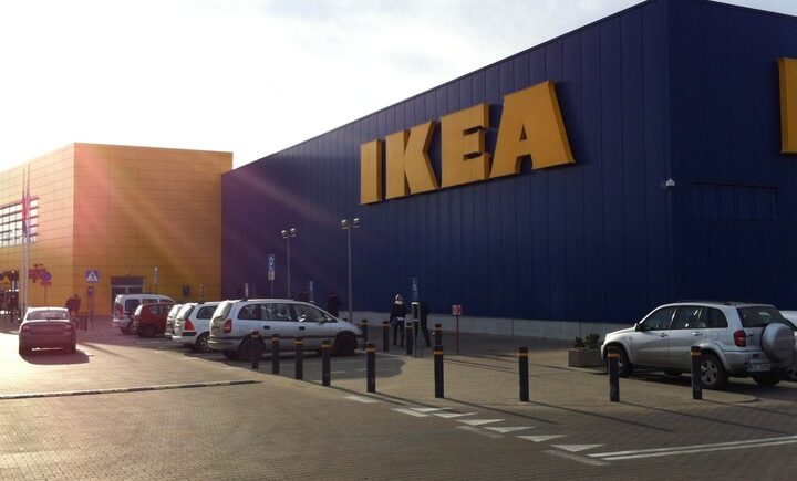 В Польше торговой сети IKEA предъявлен иск после увольнения сотрудника за публикацию библейских стихов