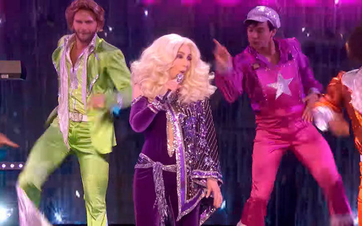 В стиле 70-х… Шер удивила исполнением хита ABBA в шоу “Америка ищет таланты”