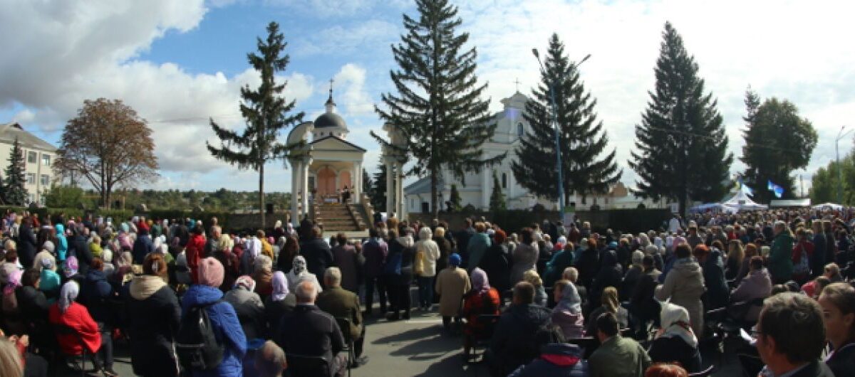 На Виннитчине более 3 тыс. католиков прошли крестным ходом за “традиционные семейные ценности”