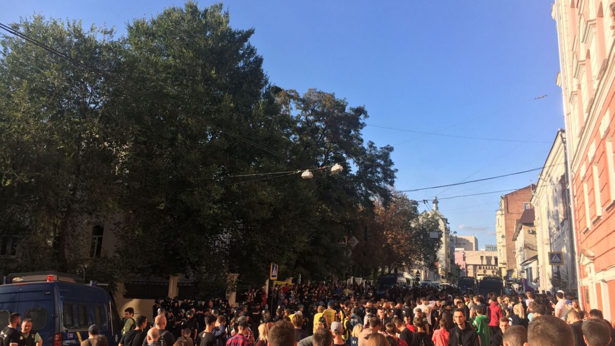 Праворадикалы напали на участников Марша равенства в Харькове