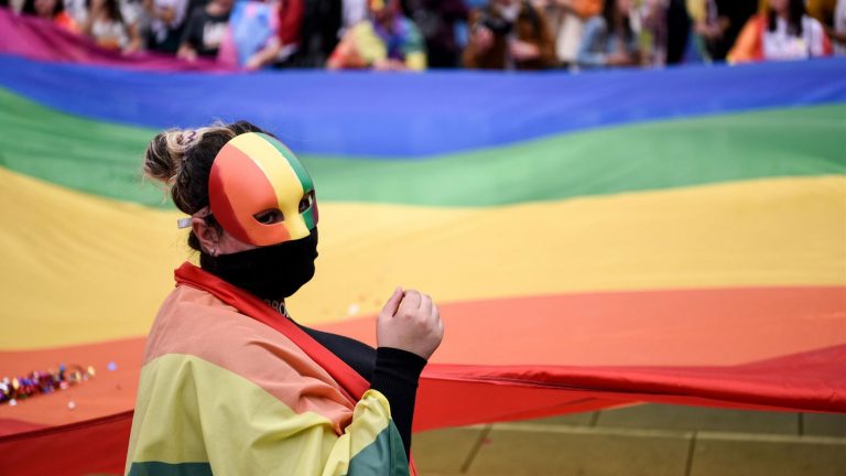 Лишь один из 600 игроков чемпионата Бразилии взял 24-й номер. Число ассоциируется с геями