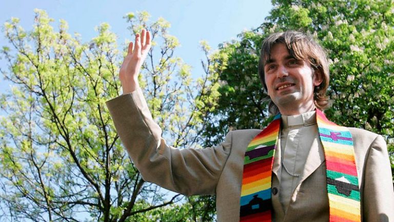 В Польше на епископа-гея завели дело об оскорблении религиозных чувств