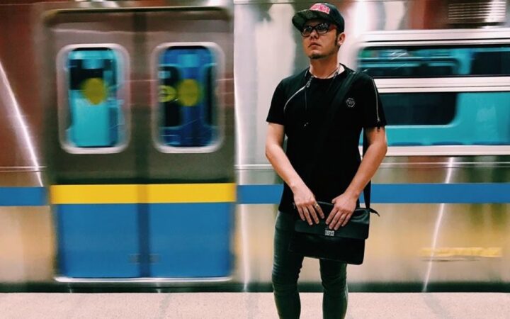 «На меня нападали 4 раза». Казахстанский фотограф-гей рассказал о нападках гомофобов, депрессии и первой любви