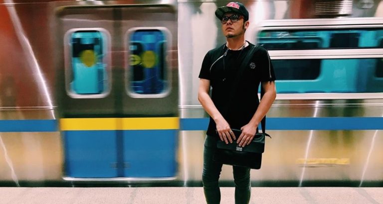«На меня нападали 4 раза». Казахстанский фотограф-гей рассказал о нападках гомофобов, депрессии и первой любви