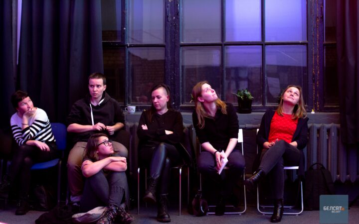 Оторви номерок и читай стихотворение. В Минске прошел вечер ЛГБТ и квир-поэзии