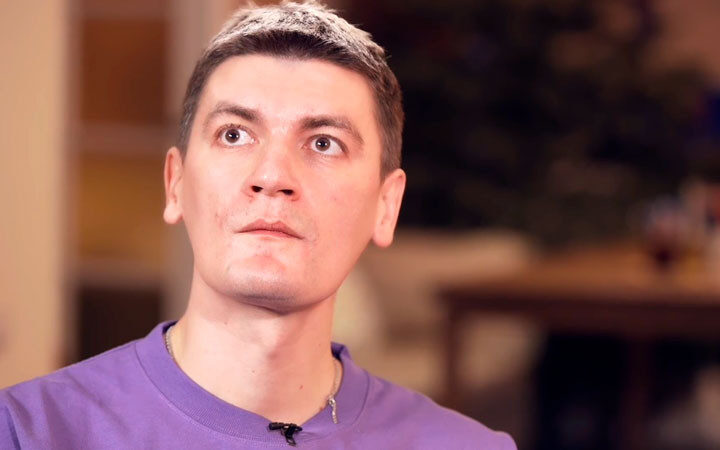 Шоумен Александр Гудков: …У нас можно плохо шутить про геев и трансгендеров
