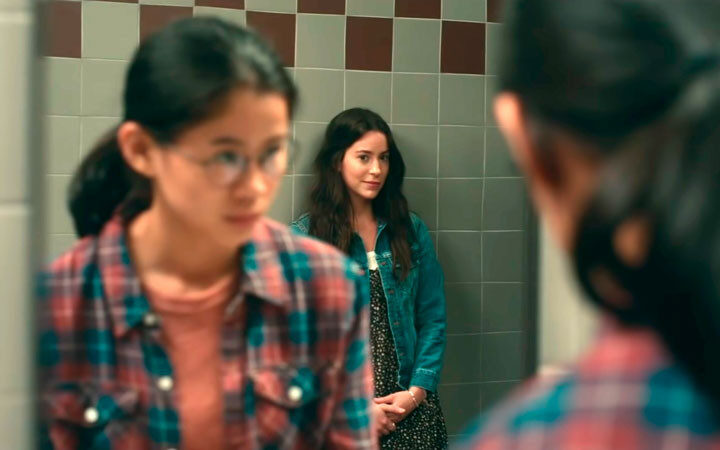 Netflix представил трейлер подросткового лесби-ромкома “Половина всего”