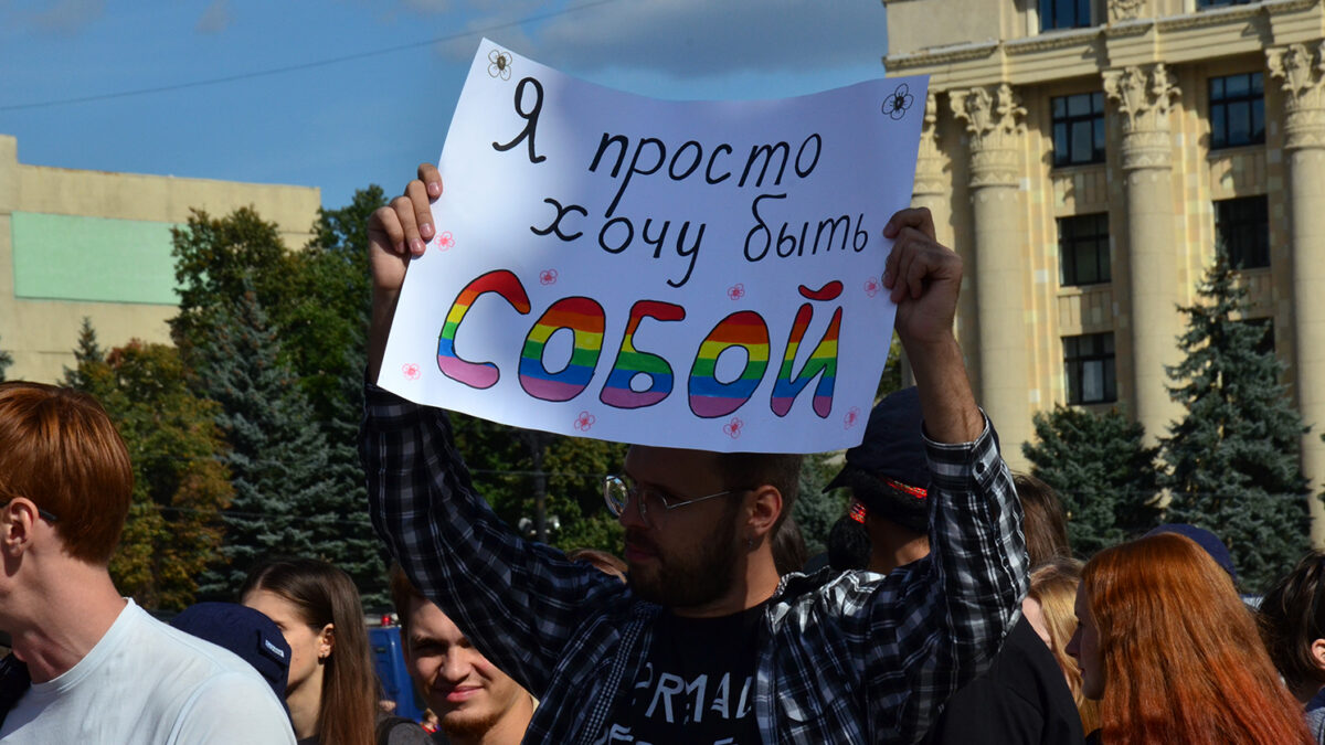 Школьник, полицейский и мама ЛГБТ-активистки о толерантности