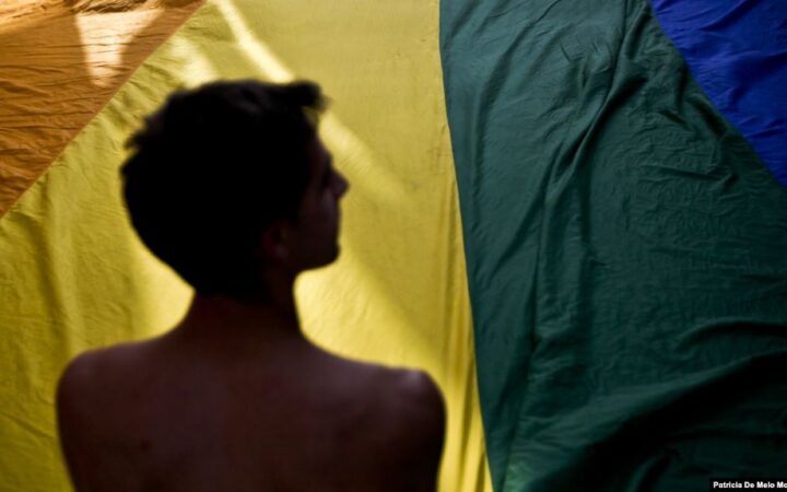 Известного в Туркменистане шоумена осудили на два года за “мужеложство”