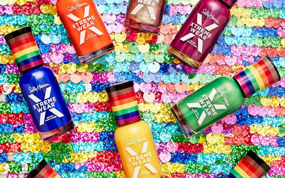 Бренд “Sally Hansen” представил лак для ногтей 8 цветов ЛГБТ-флага
