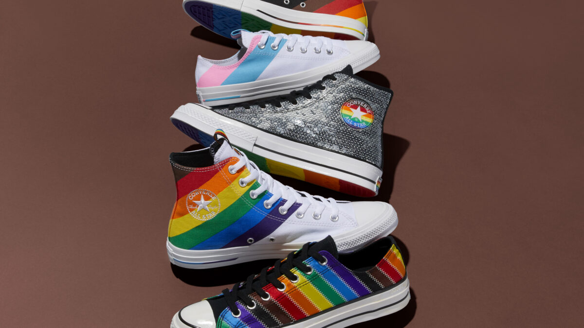 Бренды состязаются ЛГБТ-флагами. Converse и Nike представили прайд-коллекции