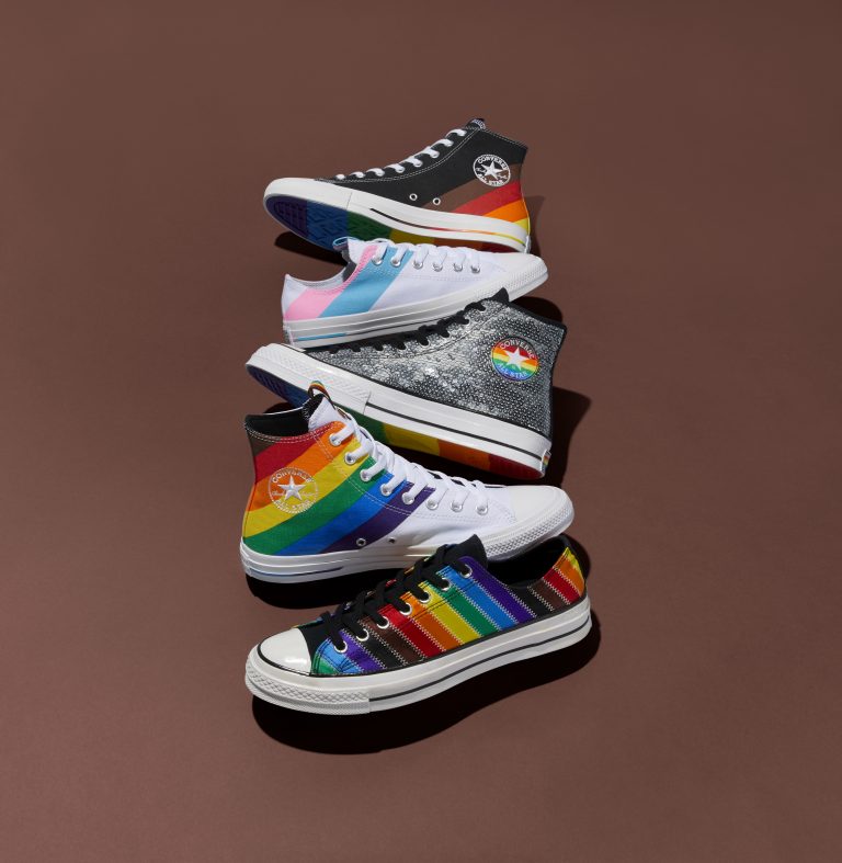 Бренды состязаются ЛГБТ-флагами. Converse и Nike представили прайд-коллекции