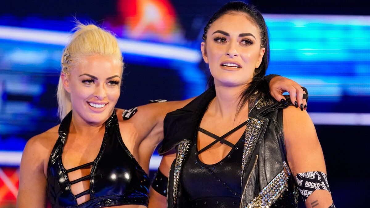 WWE может запустить в скором времени сюжетную линию с лесбиянками