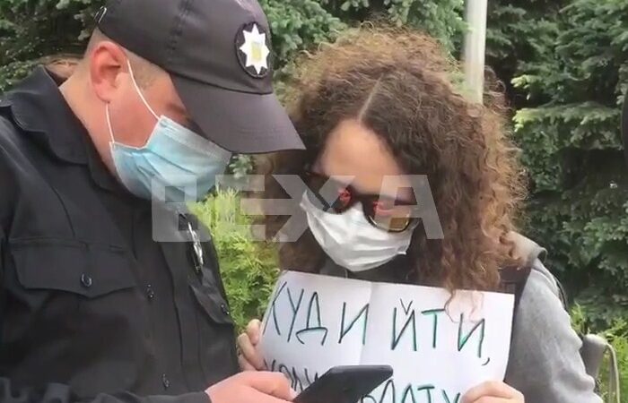 В Харькове представителей ЛГБТ не пустили на митинг за отставку министра внутренних дел