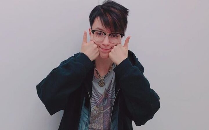 19-летняя дочь Михаила Ефремова заявила о своей гендерной небинарности