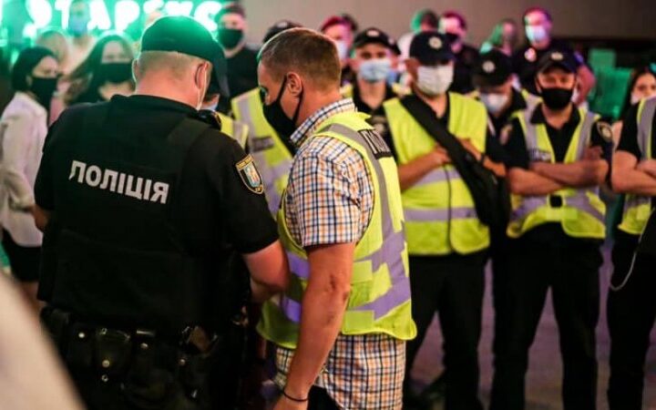 На вечеринку в киевском баре Хвильовий по случаю KyivPride нагрянула полиция