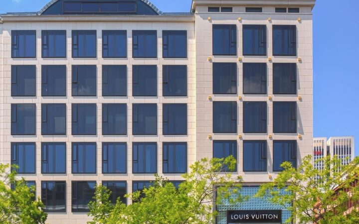 Дом Louis Vuitton поддержал Прайд-месяц
