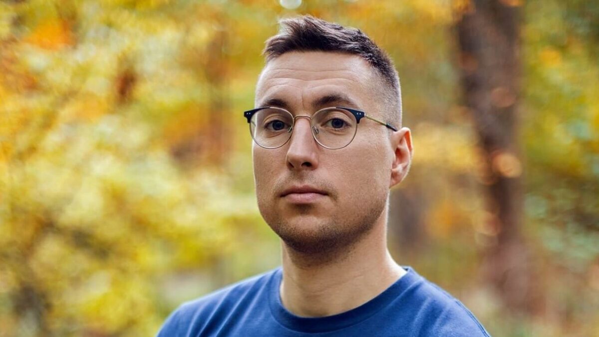 Иммигрант и гей: украинец Богдан Глоба – про альтернативу “русской колонне”, почему некоторые геи поддерживают Путина, и как его мама пыталась вылечить