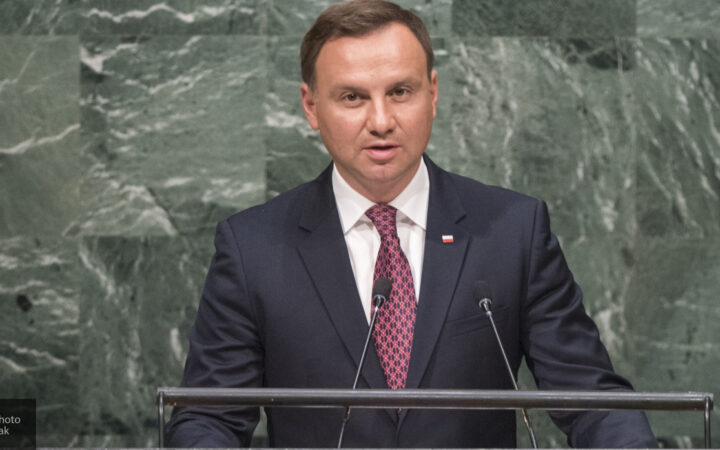 Действующий президент Польши перед выборами пообещал отменить уроки ЛГБТ-просвещения в школах