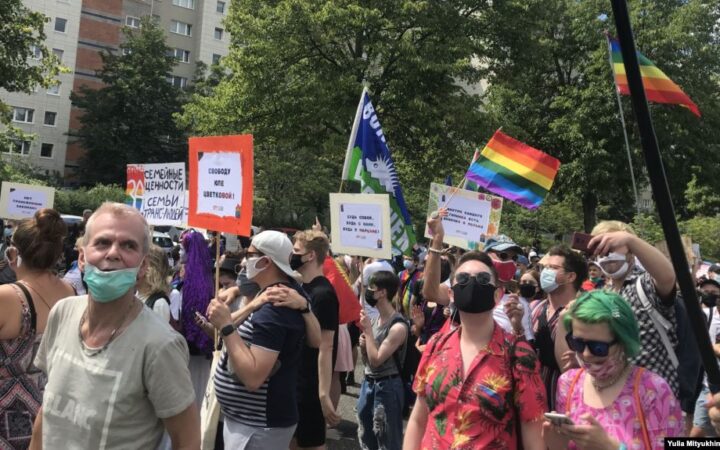 В Берлине прошел русскоязычный ЛГБТ-прайд