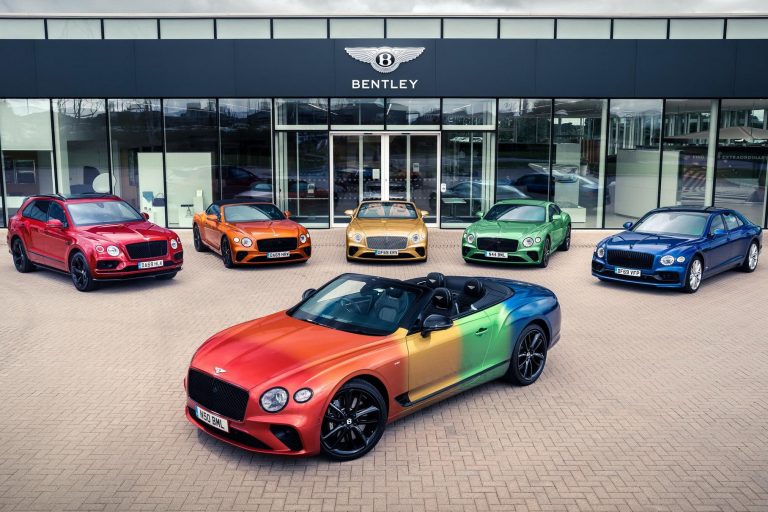 Bentley выпустила «радужный» кабриолет в поддержку ЛГБТ