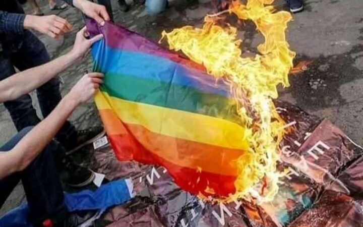 Фейсбук заявил, что угрозы смертью в адрес ЛГБТ-пользователей не нарушают правил