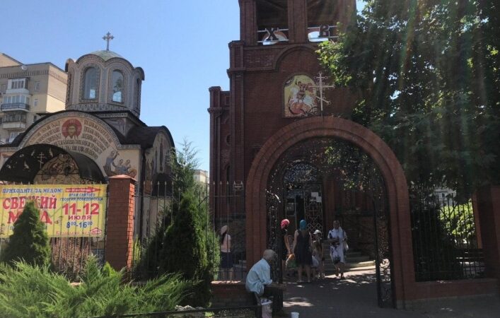 В Мелитополе прихожане УПЦ собирают подписи против законопроекта №3316