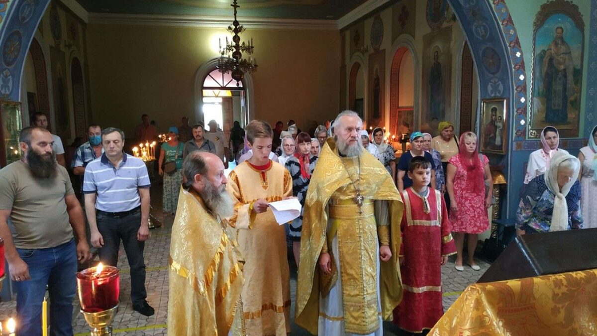 В Запорожской области верующие УПЦ молились об отмене ЛГБТ-прайда