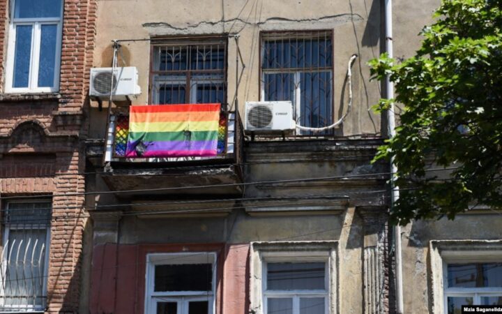 ЛГБТ-активисты призвали МВД расследовать серию атак на их офис в Тбилиси