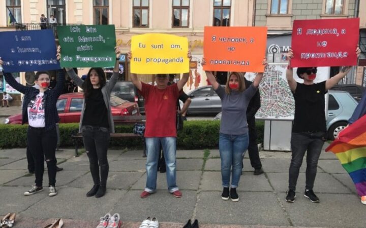 Черновицкие депутаты просят Зеленского поддержать законопроекты о “запрете пропаганды ЛГБТ”