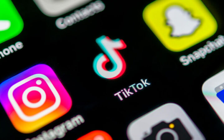 TikTok по требованию российских властей удалил примерно 250 видео об ЛГБТ