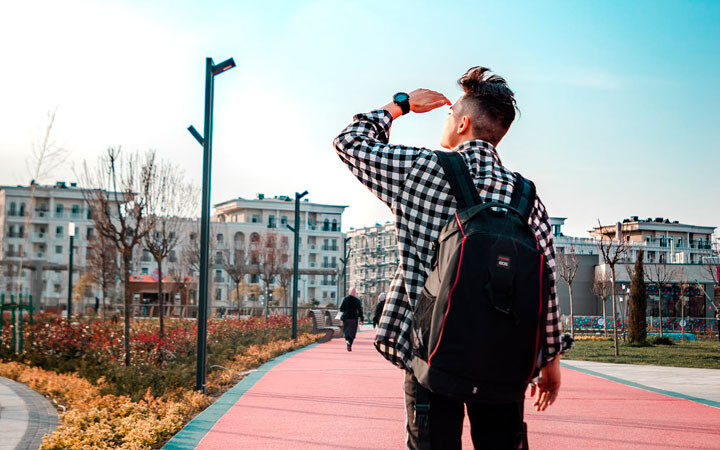 В Анлглии отец, выпоровший сына за Grindr на телефоне, проведет в тюрьме 18 месяцев