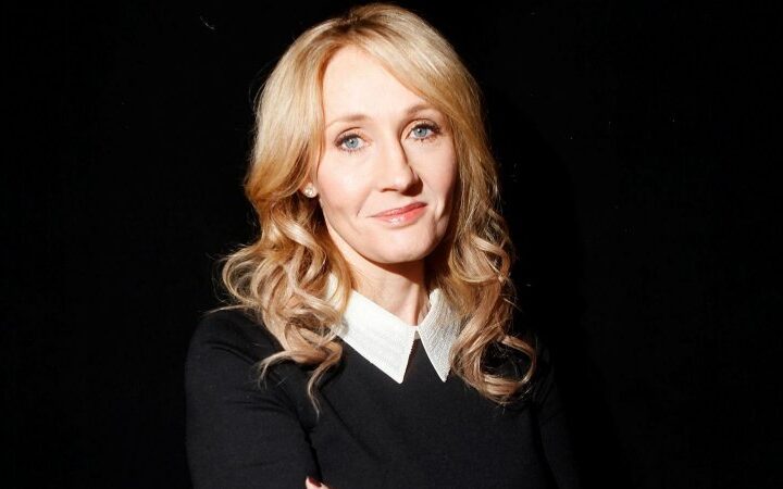 Под хештегом #RIPJKRowling. В Сети устроили травлю Джоан Роулинг из-за ее новой книги