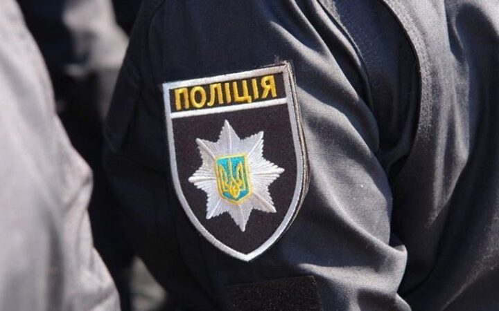 Ударил лежачего ногой в колено. Полицейского будут судить за избиение человека во время ХарьковПрайда в прошлом году