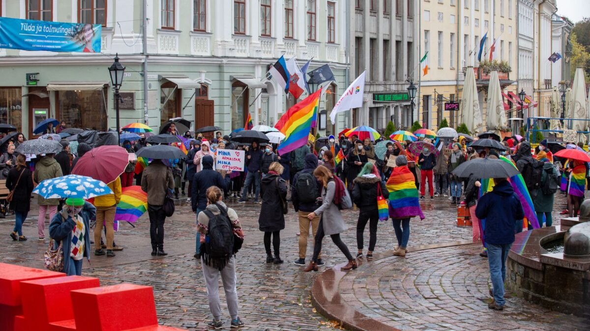 «Любовь есть любовь»: в Тарту, Эстония, прошла акция протеста против референдума о браке
