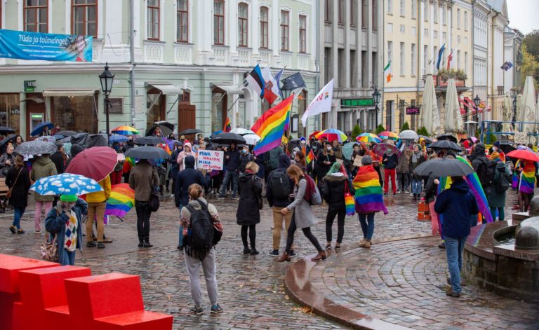 «Любовь есть любовь»: в Тарту, Эстония, прошла акция протеста против референдума о браке