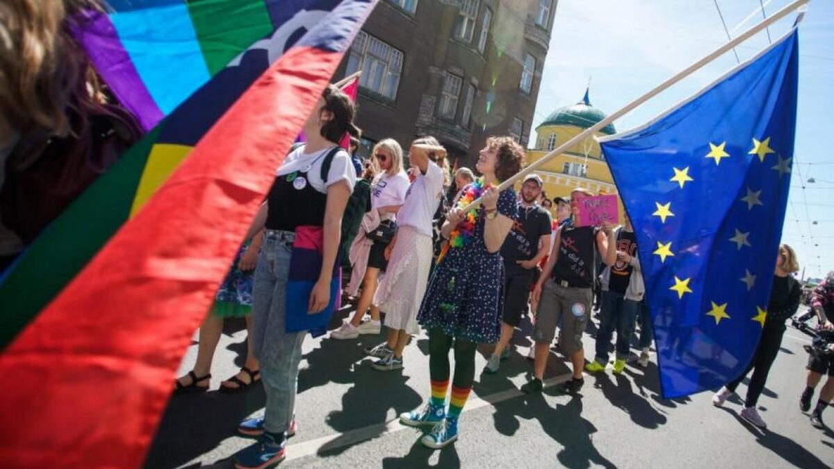 Франция представила план: приоритет — улучшение жизни ЛГБТ-людей к 2023 году